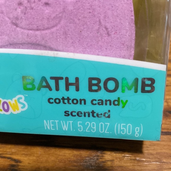 BRAND NEW SQUISHMALLOW BATH BOMB COTTON CANDY SCENT. SURPRISE CHARM INSIDE. NWT - Picture 4 of 5